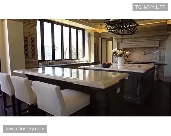 哈登居然在豪宅厨房做饭?隔壁邻居都愣了,这生活也太不像篮球明星了吧! 哈登居然在豪宅厨房做饭?隔壁邻居都愣了,这生活也太不像篮球明星了吧!